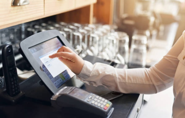 What is the difference between cloud and traditional POS systems